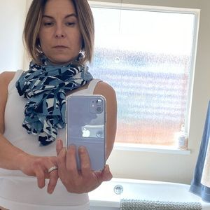 Versatile accessory.  Looks cool with jackets, tank tops, long sleeves.